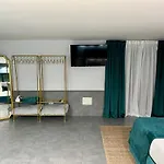 a un passo dal Castello