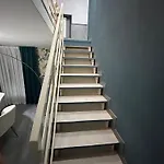 a un passo dal Castello